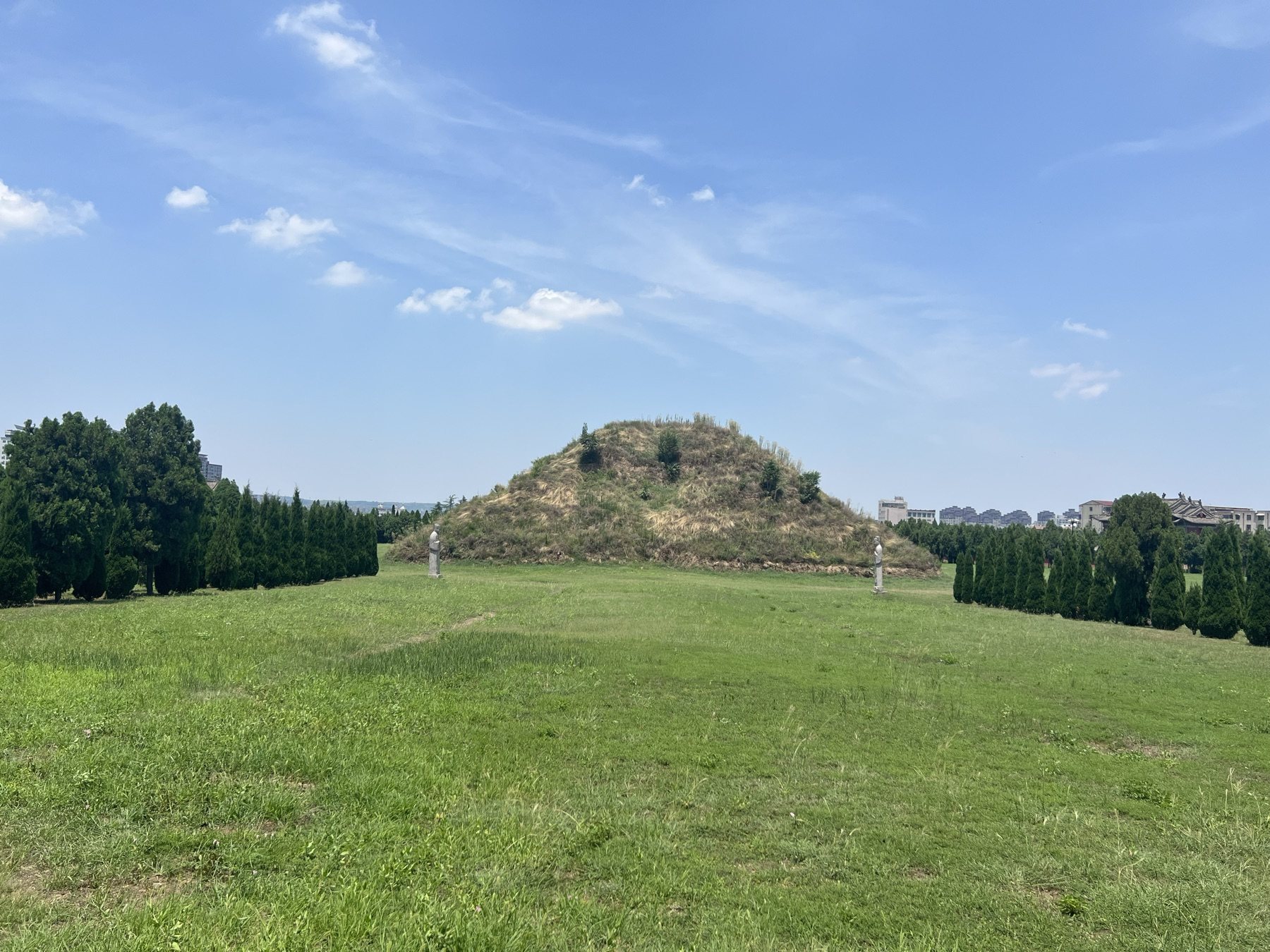 宋陵陵台与草地